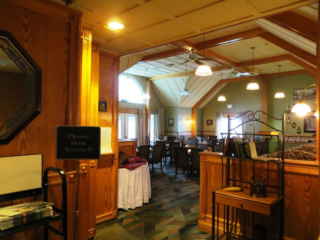 Riverside Resort And Conference Centre French Village Экстерьер фото